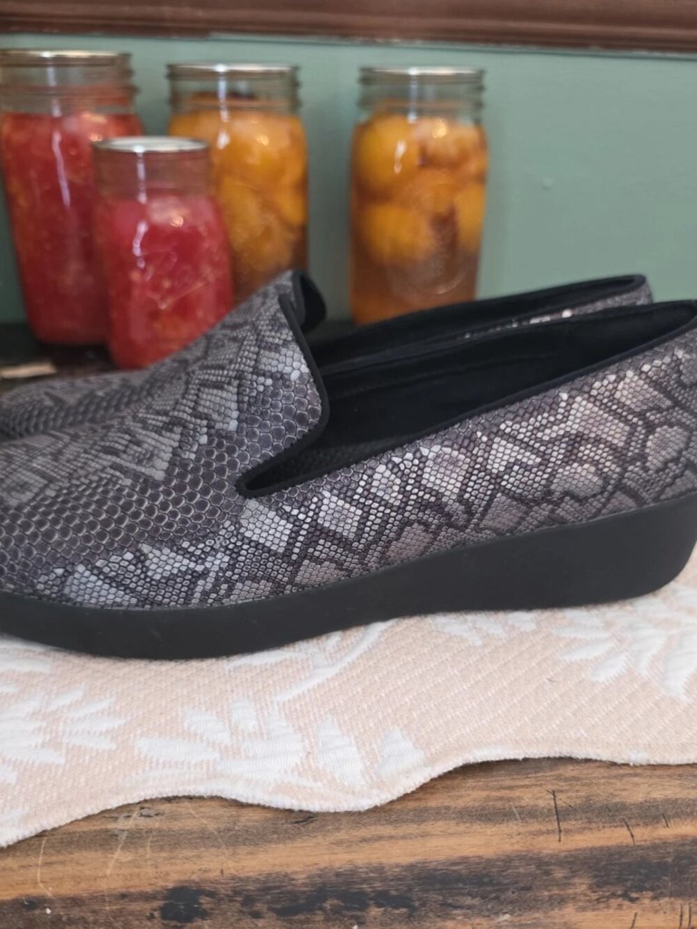 FitFlop Audrey Python Snake Print Smoking Slippers Loafers SIZE 10 Women's